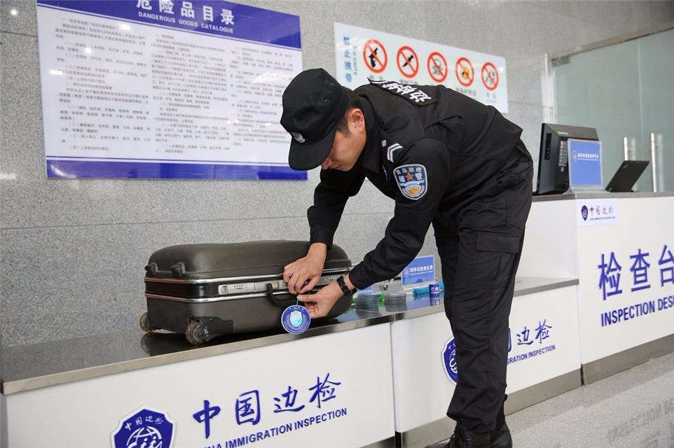 指尖通關(guān)新篇章 山東最大邊檢通關(guān)中心黃島落成，移動互聯(lián)網(wǎng)技術(shù)賦能通關(guān)便利化
